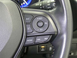 【レーダークルーズコントロール】(全車速追従機能付)付きです。車速に応じて追従支援してくれるので、ロングドライブも快適です。詳細は販売店スタッフまでおたずねください。