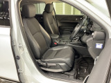 乗降がしやすい運転席。高さが調節できて小柄な方でもベストポジションをとることができます。