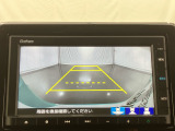 【リアワイドカメラ】3種類の表示で、後方確認をサポートします。『ノーマル画像』『広角180度画像』『真上からの見下ろし画像』をワンタッチで選べます。