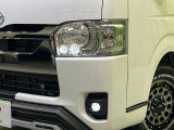 【LEDヘッドライト】悪天候や夜間走行時も良好な視界を確保し安心して運転できる高輝度LEDヘッドライトを装備!点灯速度が早く、消費電力も抑えられています。