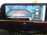 バックガイドモニターで、後方を確認しながら安心して駐車することができます。運転初心者も熟練者も必須の機能ですよ!