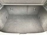 トランクスペースも通常で十分な広さがございます。