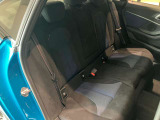 ご納車前に、リア3面にプライバシーフィルムの施行も可能です。荷物の盗難防止、UVカット等の効果があります。プロが選ぶ高耐久、高品質なフィルムは種類も豊富で仕上がりも非常に綺麗です。