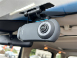 【ドライブレコーダー】映像・音声などの運転中の記録を残します。事故などを起こした起こされた時の証拠になりえますので、もしも時でも安心ですね。