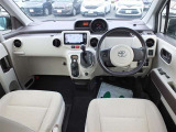オシャレなインテリアで運転する気分も盛り上がりますよね^^