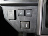 運転席、助手席にシートヒーター装備。寒い日の運転も暖かく快適です。HDMIで携帯の画面をタフトのディスプレイで。