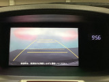 バックでの車庫入れも安心です! リアカメラが付いているバックモニター付のナビを装備しております。操作線もついており距離感も画面から確認できます。
