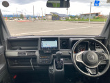 視界広々で運転しやすく、長距離の運転でも疲れません。また疲れを感じさせないまとまったインパネ周りです。
