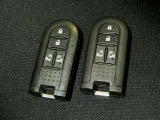 スマートキーです。ポケットなどキーが近くに有れば、エンジンの始動が出来ます。