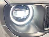 ●LEDヘッドライト:夜間走行時も良好な視界を確保し安心して運転できる高輝度LEDヘッドライトを装備!点灯速度が早く、消費電力も抑えられています。