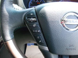 ステアリングスイッチ付きのハンドル!運転に支障をきたすことなくナビ操作が可能です!!