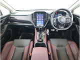 ■視界良好で運転しやすいコックピットです。シンプルで操作性の良いインパネ回りにデザインされ、SUBARUは安全性能に徹底的にまでこだわった視界設計を行っています。