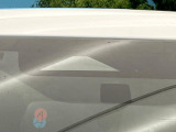 【三菱e-Assist】走行中に前方の車両等を認識し、衝突しそうな時は警報とブレーキで衝突回避と被害軽減をアシスト。より安全にドライブをお楽しみいただけます。