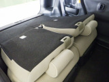 リアシートを倒せば広々荷室の出来上がり♪アレンジ次第でさまざまな荷物が積み込めますよ。