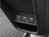 USB接続、スマートフォンの充電等にも便利なUSBチャージャー!使いやすい場所に装備されています。