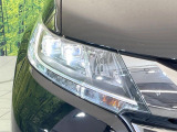 【LEDヘッドライト】悪天候や夜間走行時も良好な視界を確保し安心して運転できる高輝度LEDヘッドライトを装備!点灯速度が早く、消費電力も抑えられています。