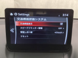 フォワードセンシングカメラで認識した交通標識をアクティブドライビングディスプレイに表示し、交通標識の見落とし防止を図り、安全運転を支援します。