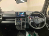 ボンネットフードの左右先端が見やすく、車両感覚がつかみやすいので、狭い道でも安心して運転できます