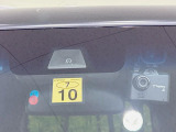 【ホンダセンシング】走行中に前方の車両等を認識し、衝突しそうな時は警報とブレーキで衝突回避と被害軽減をアシスト。より安全にドライブをお楽しみいただけます。