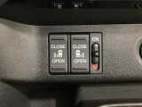 リアドアは乗り降りに便利な両側電動スライドドアです。また運転席に座っていながらスイッチ操作で自在にスライドドアを開け閉めできます。