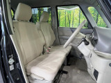 運転席シート廻りは使用感も少なく、良好な状態となっています。丁寧に使われていたことがよくわかりますね。
