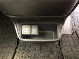【充電用USBポート】スマホなどの充電に便利なUSBポートがついています!