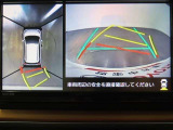 パノラミックビューモニター付きです。車両を上から見たような映像をディスプレイオーディオ画面に表示。運転席からの目視だけでは見にくい、車両周辺の状況をリアルタイムでしっかり確認できます。