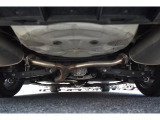 車両後方からの下回りです。マフラー防錆塗装や下回り防錆施工等も可能でございます。