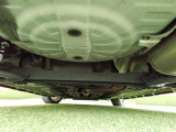 納車前にお車を持ち上げて入念に点検いたします。