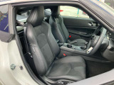 自社整備工場併設! 納車整備からアフターフォローまでお任せください。 車検や定期点検、オイル交換はもちろん、ナビやドラレコ、バックカメラ、ETC等の取り付けも当店にお任せください。