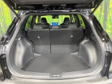 【パワーバックドア】スマートキーや運転席のボタンを押すだけでリアゲートが自動で開閉します!荷物を持っている時や、高い位置にあるバックドアを閉める際に便利な機能です♪