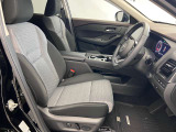 ゆったりと座れる運転席シートですのでストレスなく運転が出来ますよ!