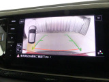 ★ギアをリバースに入れることで後方車両、ガイドラインが表示され安全確認のサポートをします★