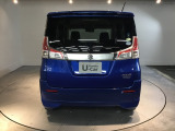 エンジン・ミッション等の主要機関から車内の快適装備、オイル等の消耗品に至るまで、国家整備士が点検整備を行います。