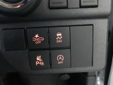 コーナーセンサーを車の前後に装備。障害物までの距離に応じて警告音を変えてお知らせ。縦列駐車時や駐車場・車庫などでの取り回しをサポートします。詳細は販売店スタッフまでおたずねください。