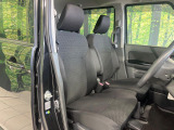 運転席まわりには十分なスペースがあり、大柄な方でもゆったり運転していただける環境です。