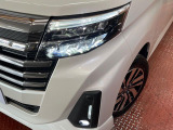 【LEDヘッドライト】悪天候や夜間走行時も良好な視界を確保し安心して運転できる高輝度LEDヘッドライトを装備!点灯速度が早く、消費電力も抑えられています。