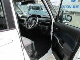 運転席側のドアは広く開くので乗り降りしやすいです!