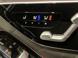 メモリー付きパワーシート・シートヒーター・ベンチレーター付きです。
