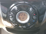 快適オートエアコン付♪設定温度をキープし車内を快適な温度に保ちます♪