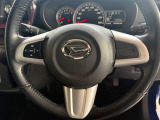 【ステアリングスイッチ】が付いており運転中に前方から目線をそらすことなくオーディオ等の操作が可能なので安心・快適にカーライフをお楽しみいただけます。