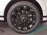 【ホイール メーカーOP ￥90,000-】 20インチStyle 1085 Gloss Black wheelsを装着しております。