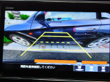 後退や車庫入れ時に安心のバックカメラ付き。接近するとアラート音と表示で注意喚起いたします。