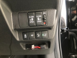 【両側電動スライドドア】リモコンや運転席のスイッチ操作のほか、ドアハンドルを少し引くだけでリアドアが自動開閉します♪