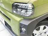 【LEDヘッドライト】悪天候や夜間走行時も良好な視界を確保し安心して運転できる高輝度LEDヘッドライトを装備!点灯速度が早く、消費電力も抑えられています。
