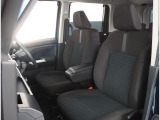 ゆったり座れて、長時間の運転も疲れにくいシートです!