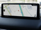 マツダコネクトの10.25インチワイドセンターディスプレイです。『Android Auto』『Apple CarPlay』や独自のコネクテッドサービスに対応したインターフェイスシステムです。