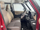 【運転席シート】ゆったりと広々した空間です。ストレスなく運転ができますよ!