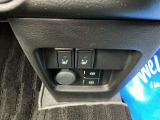 運転席、助手席ともに寒い日には嬉しいシートヒーターが搭載されております!
