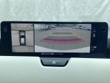 狭い場所での駐車やすれ違いなどでより的確な運転操作に役立つ360°ビューモニターが装備されています。